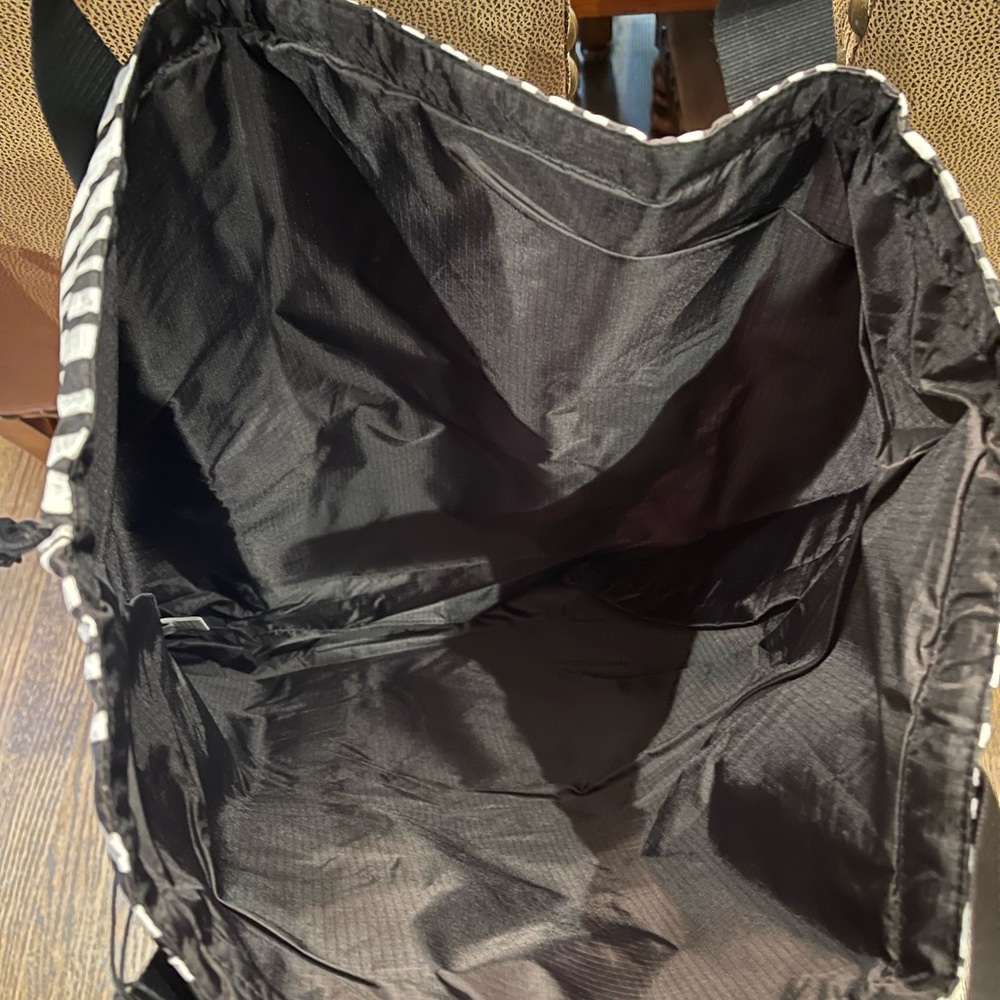 UGG NWT Frannie Cinch Totes - Picture 8 of 9